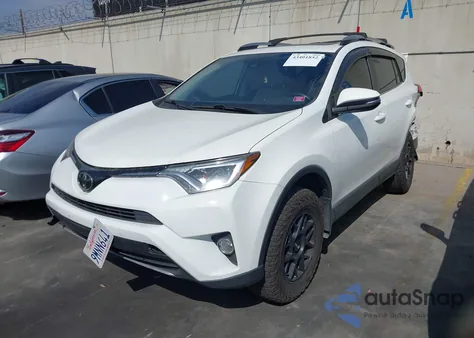 2018 Toyota Rav4 Xle z USA, uszkodzony, nr VIN JTMRFREV4JJ738040